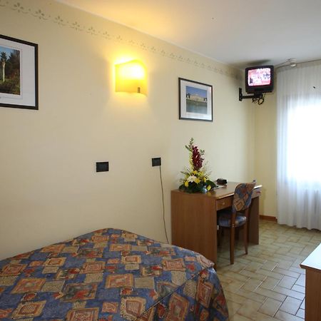 Albergo Alla Campana Доло Екстериор снимка