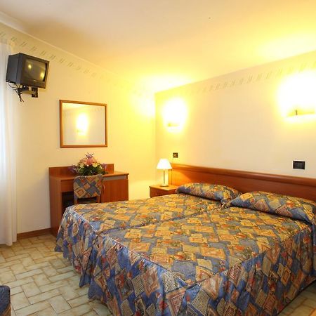 Albergo Alla Campana Доло Екстериор снимка