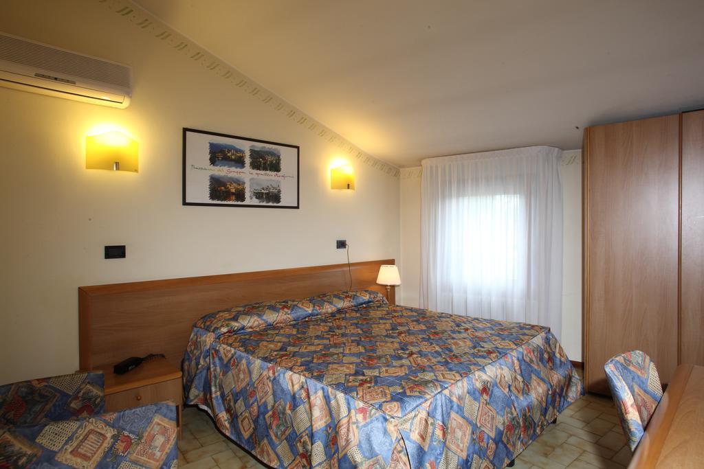 Albergo Alla Campana Доло Екстериор снимка