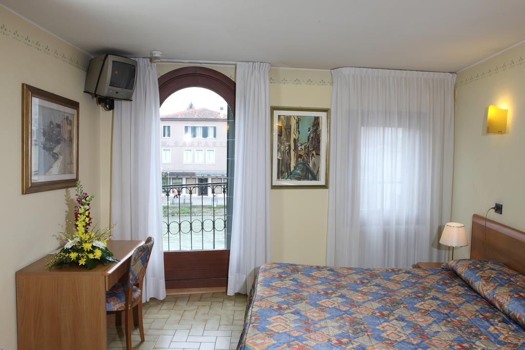 Albergo Alla Campana Доло Екстериор снимка
