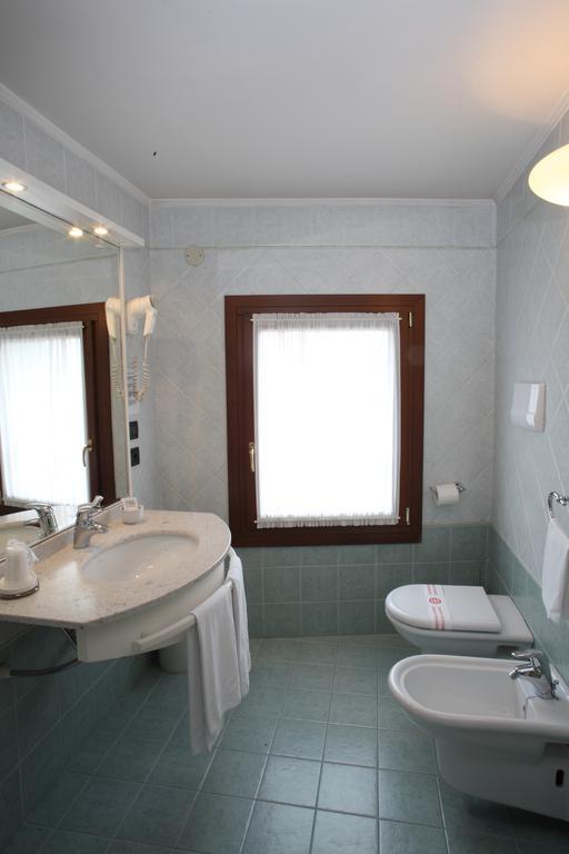 Albergo Alla Campana Доло Екстериор снимка