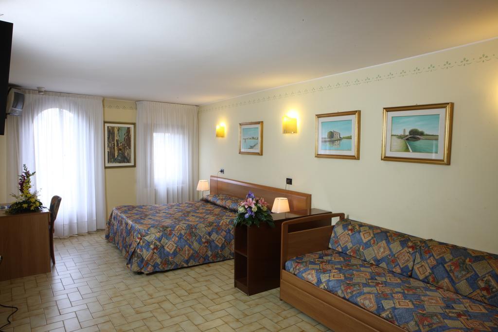 Albergo Alla Campana Доло Екстериор снимка