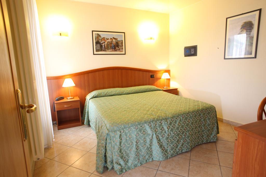 Albergo Alla Campana Доло Екстериор снимка