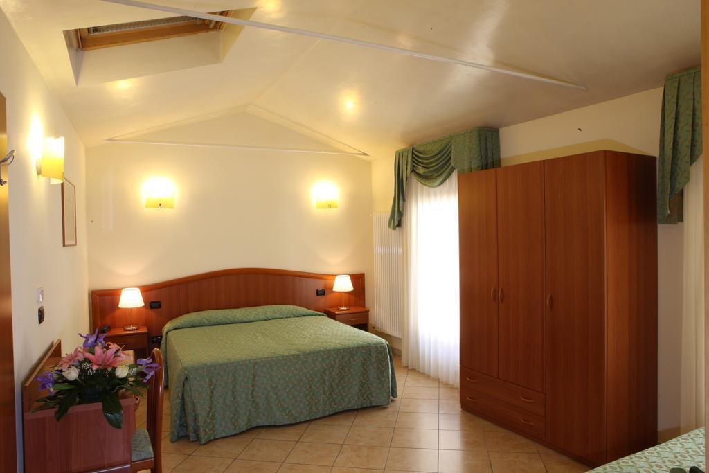 Albergo Alla Campana Доло Екстериор снимка