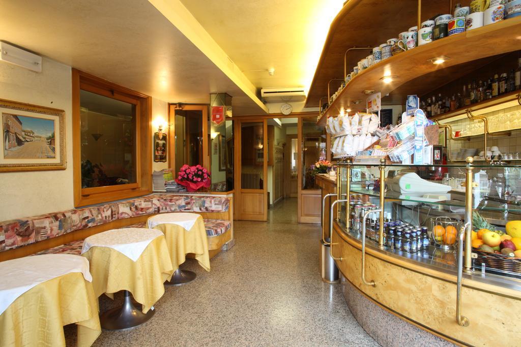Albergo Alla Campana Доло Екстериор снимка